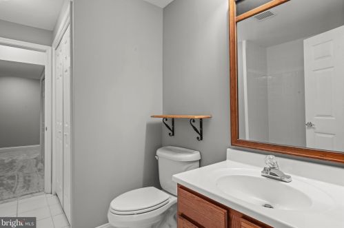 15573 Alderbrook Dr, Haymarket VA  20169-6130 exterior