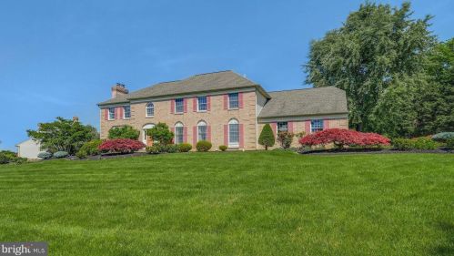 80 Marie Dr, Southampton, PA 18954-2037