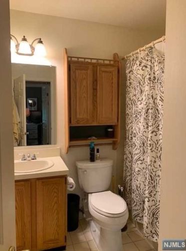 60 Stonyridge Dr, Lincoln Park NJ  07035-2246 exterior