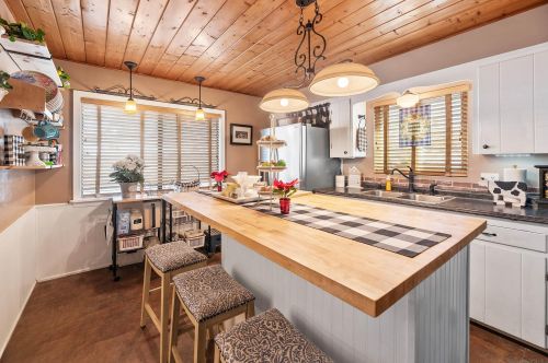 8748 Los Coches Rd, Lakeside CA  92040-5151 exterior