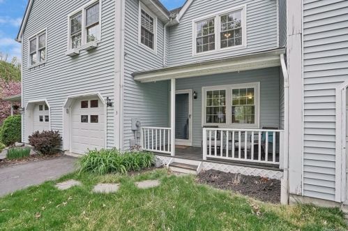 3 Windsor Ct, Poughkeepsie NY  12601-1116 exterior