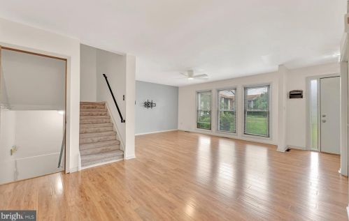 176 Canterbury Ct, East Windsor NJ  08520-5536 exterior