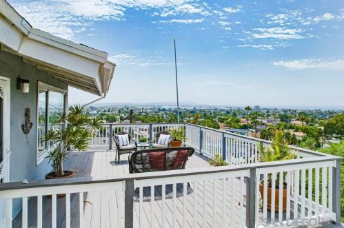 1527 Loring St, San Diego CA  92109-1765 exterior