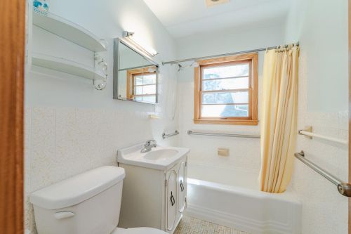 2422 53rd St, South Saint Paul MN  55076-1210 exterior