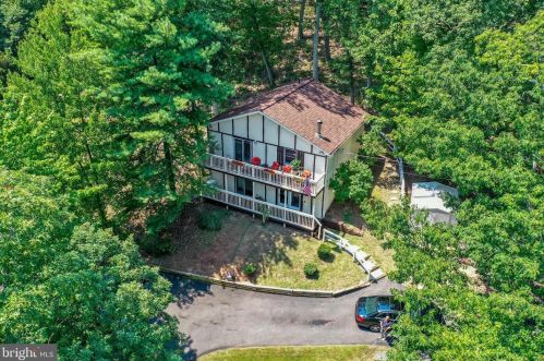 2402 Youngs Dr, Haymarket VA  20169-1532 exterior