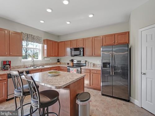 1022 Yarn Ct, Centre, PA 19541-9404