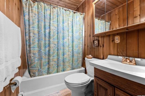 39 Barracuda Rd, East Quogue NY  11942-4916 exterior