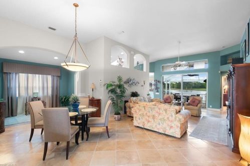 3813 Clipper Ln, Naples, FL 34112-4236