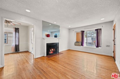 1069 Ridgewood St, Long Beach CA  90807-1023 exterior