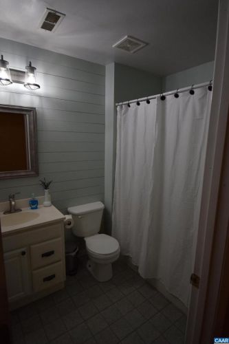 34 Woodlawn Dr, Bybee VA  22963-2732 exterior