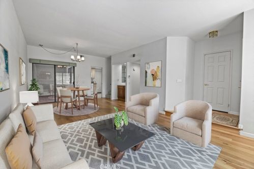 342 Country Club Dr, Simi Valley, CA 93065-7648