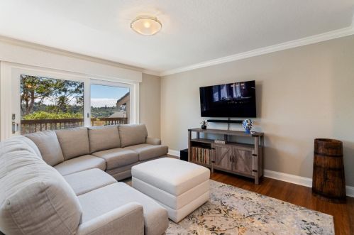 2510 Hastings Dr, Belmont CA  94002-3322 exterior