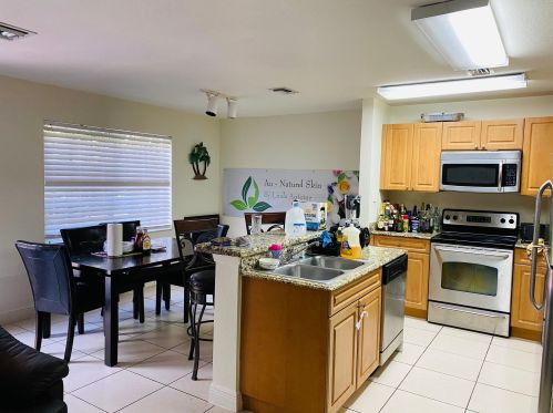 6617 Old Farm Trl, Boynton Beach, FL 33437-7903