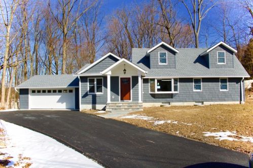 111 Milton Dr, Thornwood, NY 10594-1728