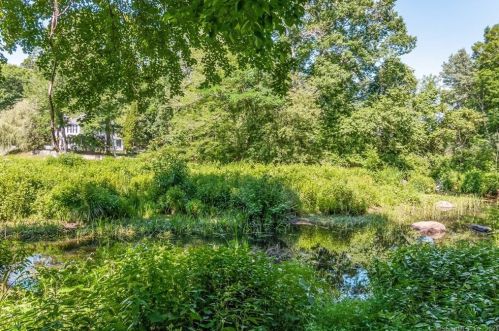 13 Mill Rd, Essex, CT 06426-1054