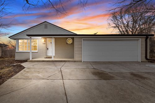 5432 Olympia Dr, Greendale, WI 53129-2571