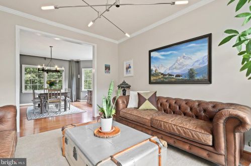 526 Beauregard Dr, Leesburg VA 20175-8924 exterior