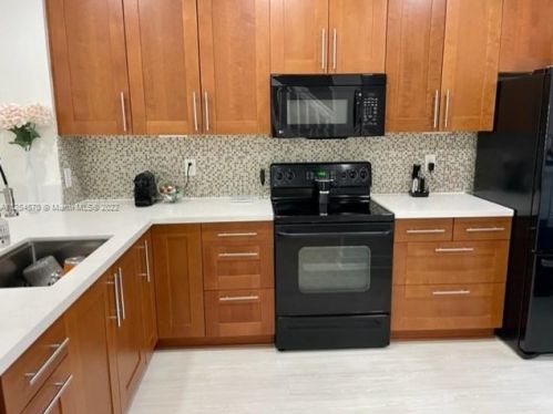 447 122nd Ter, Hollywood, FL 33025-5942