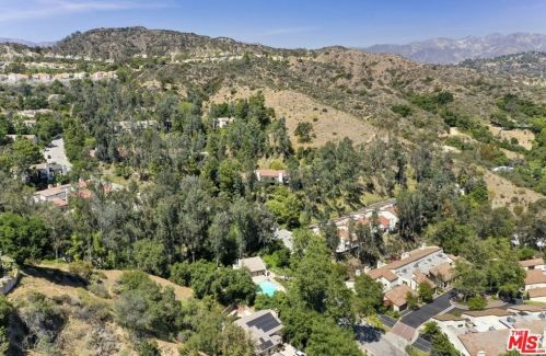 27 Aller Ct, Glendale, CA 91206-1702