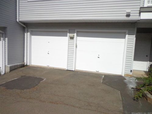47 Staffordshire Commons Dr, Wallingford CT  06492-1755 exterior