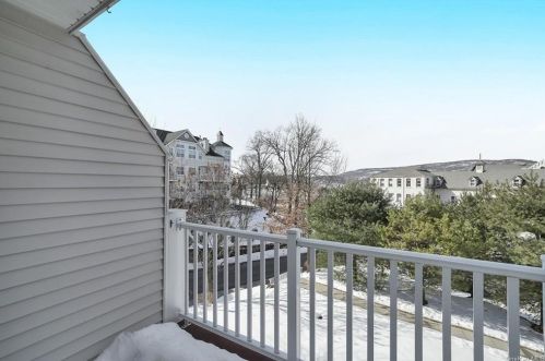 122 Northview Ct, Peekskill NY  10566-4439 exterior