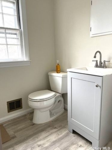 798 Main St, Islip Manor NY  11751-3618 exterior