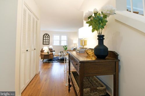 6022 Hardwick Pl, Falls Church, VA 22041-2413