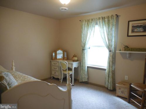 1114 Hunters Chase Ln, Lebanon PA  17046-1575 exterior