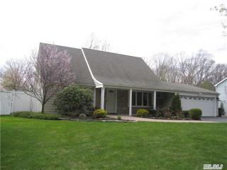 12 Parsons Dr, Stonybrook, NY 11790-2615