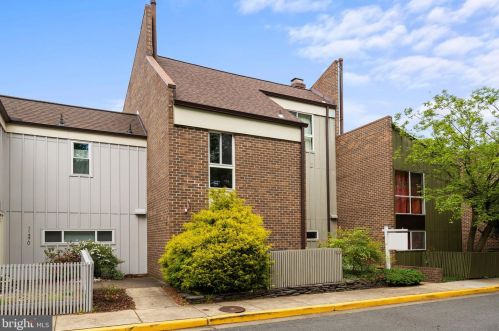 11368 Links Dr, Herndon, VA 20190-4807