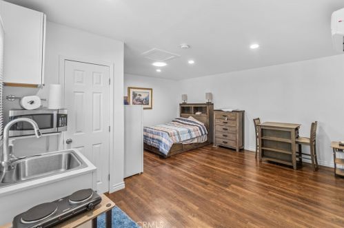 4213 Pepperwood Ave, Long Beach CA  90808-1072 exterior