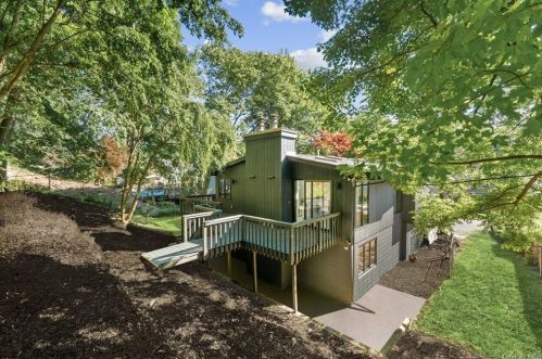 74 Greenwood Ln, White Plains NY  10607-1020 exterior