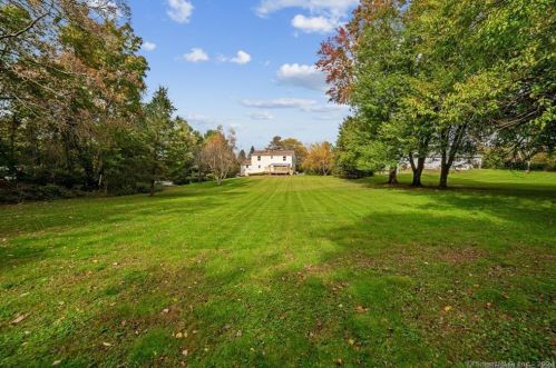 131 Cross Hill Rd, Upper Stepney, CT 06468-2351