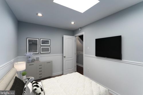 2217 Carpenter St, Philadelphia PA 19146-2517 exterior