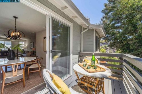 1347 26 St, Oakland CA 94606-3243 exterior