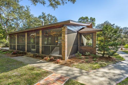 211 Bayshore Dr, Saint George Island FL  32328-3365 exterior