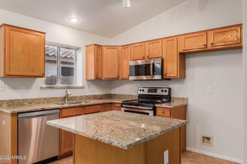 1200 Kingbird Dr, Chandler, AZ 85286-7574