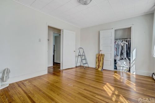 30 Freeman St, Woodbridge NJ  07095-3423 exterior