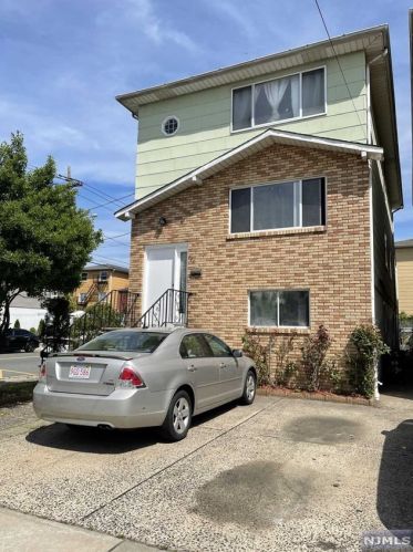 700 Bergen St, East Newark, NJ 07029-2012