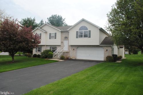 1044 Woodridge Rd, Red Lion, PA 17356-9605