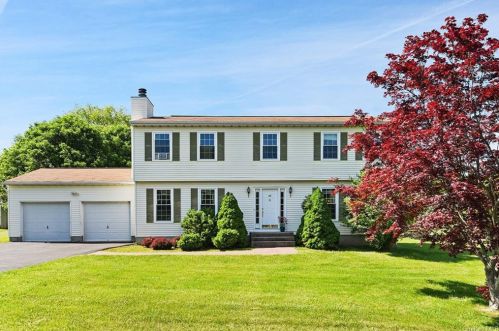 25 Cooper Rd, Poughquag, NY 12570-4939