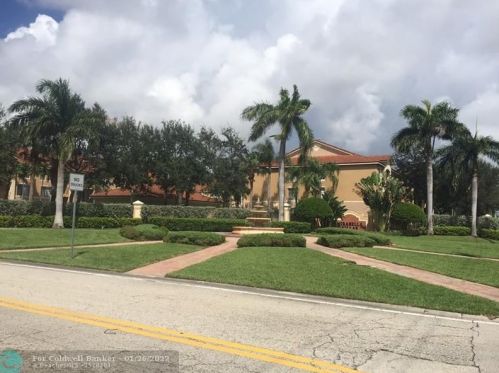 422 Villa Cir, Boynton Beach FL  33435-8911 exterior