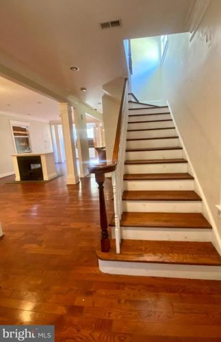 1433 Irving St, Washington, DC 20017-2948