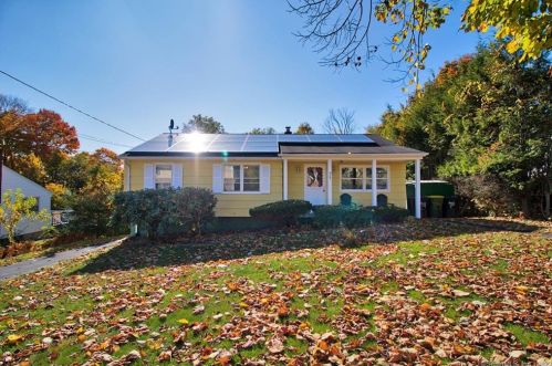 71 Buckridge Rd, Waterbury, CT 06704-1207