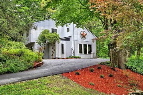 37 Willow Lake Dr, Whaley Lake, NY 12531-5443
