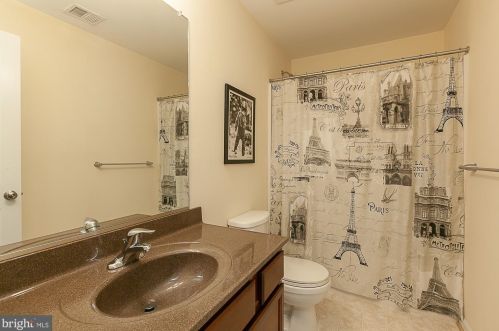 264 Burberry Ln, Charles Town WV  25414-5621 exterior