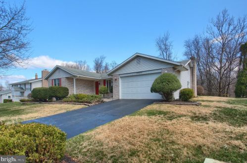 237 Deerfield Rd, Camp Hill, PA 17011-8435