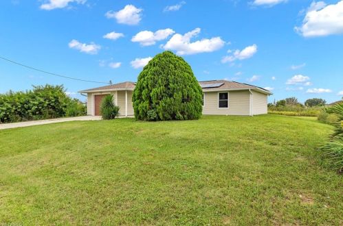2713 73rd St, Lehigh Acres, FL 33971-5812