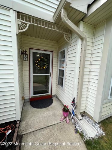 39 Riva Blvd, Bricktown NJ 08723-7983 exterior