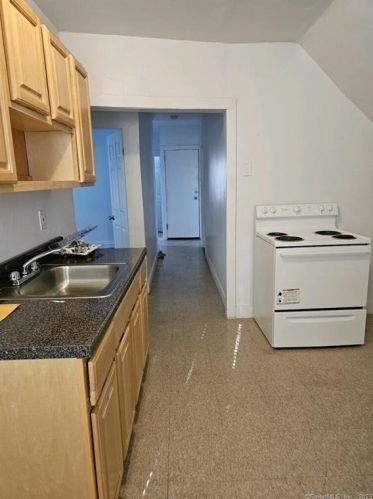 27 Waterville St, Waterbury CT  06710-1846 exterior